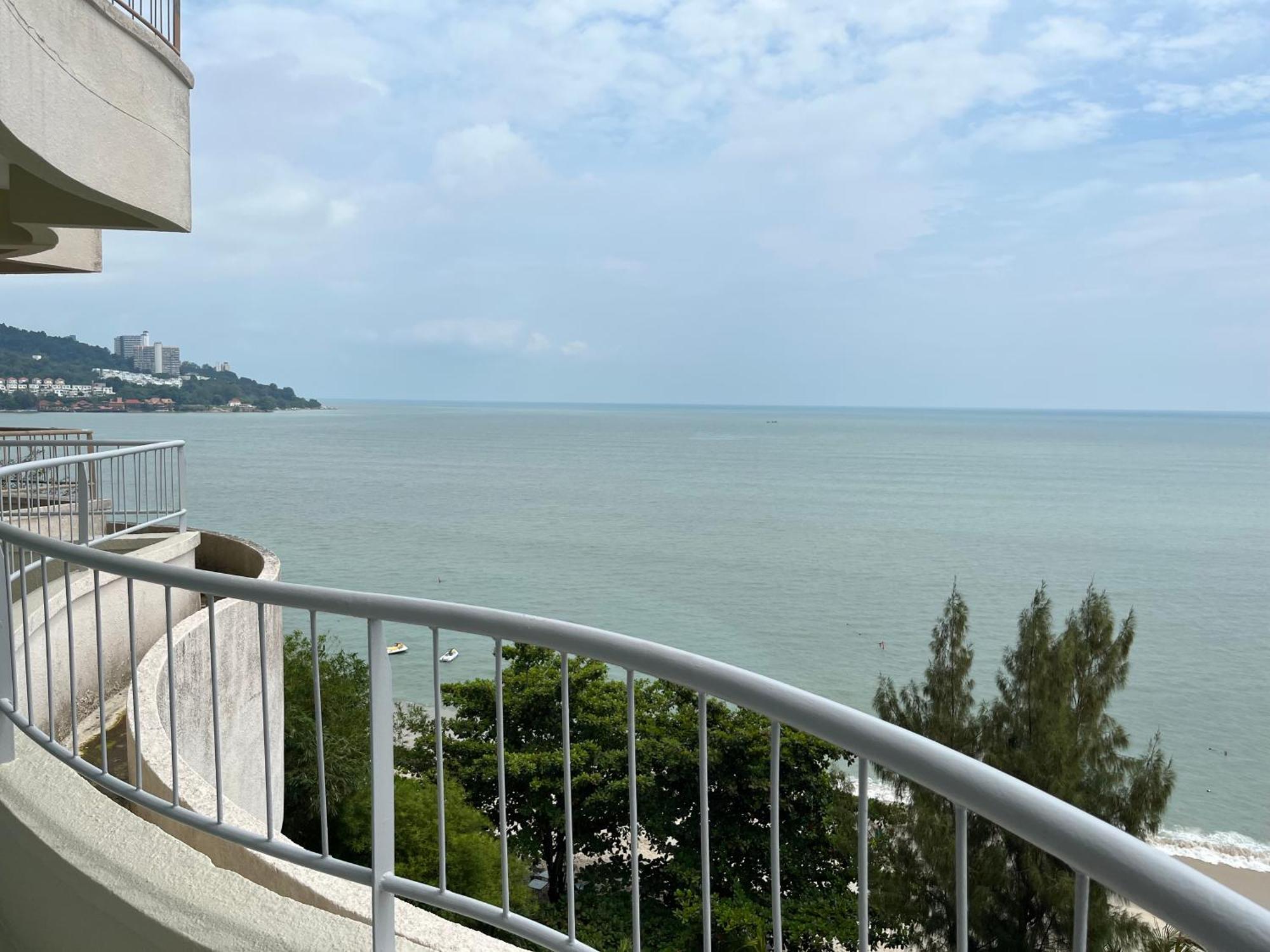 Paradise By The Sea In Penang By Veron At Rainbow Paradise Tanjung Bungah  Buitenkant foto